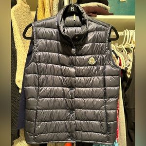 Moncler Lightweight Down Vest in Navy Size Small!!!